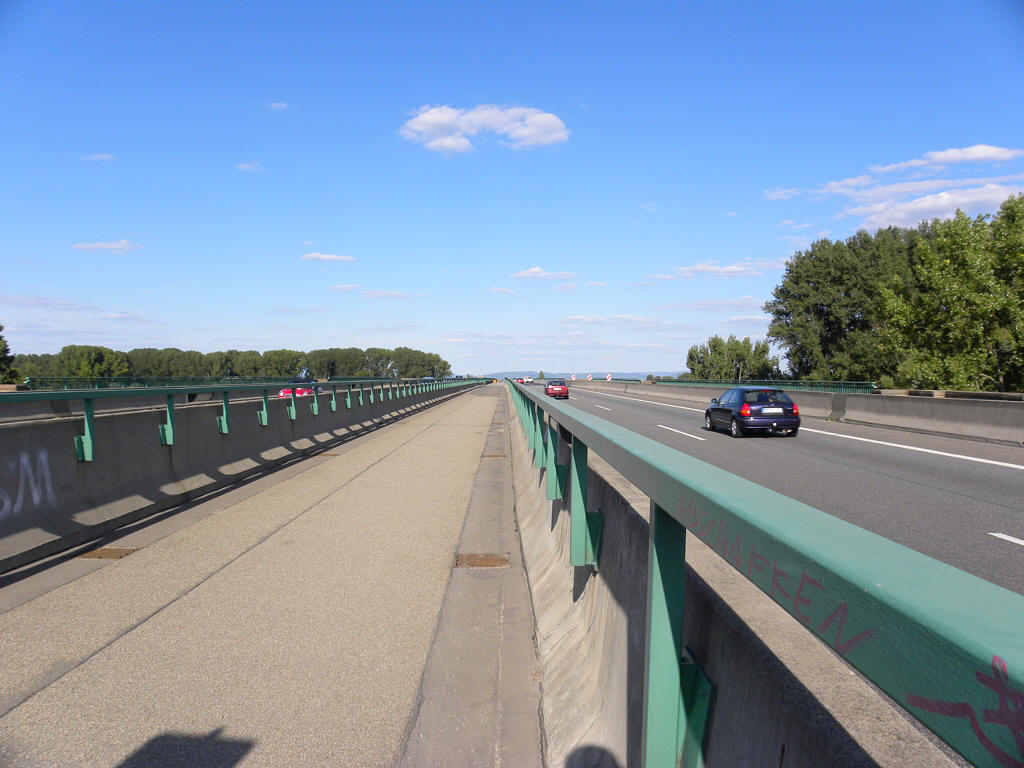 Blick über die Rheinbrücke bei Frankenthal